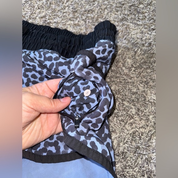 Women’s Lululemon Tracker Short in Ace Spot Tranquil Blue/Black Size 8 - Picture 10 of 15